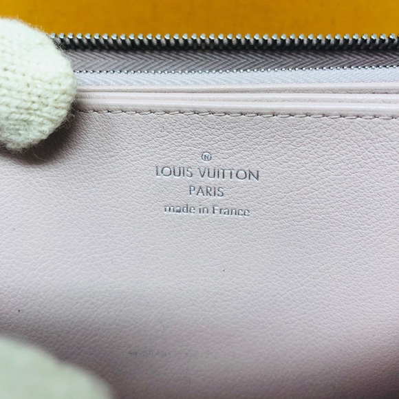 Louis Vuitton Mahina Zippy Wallet - Picture 5 of 8